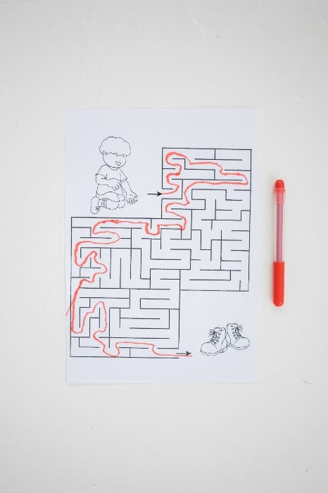 Image of a maze as a methaphor of how it feels to be on an MBA waitlist