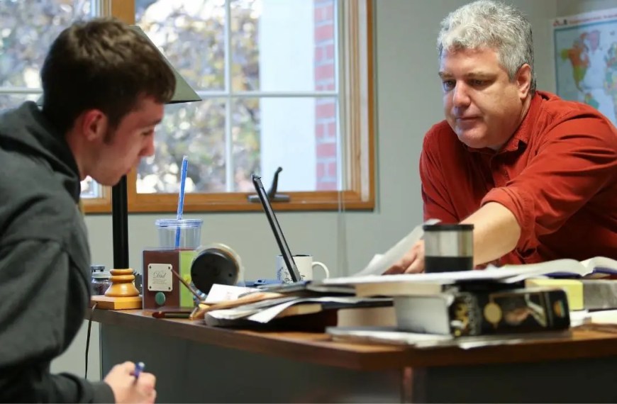 PhD applicant meeting with a professor to discuss a letter of recommendation for a PhD program