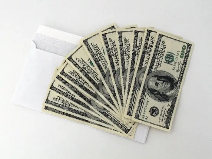 Envelope of hundred-dollar bills representing the financial support applicants can earn with a strong statement of purpose for scholarship application