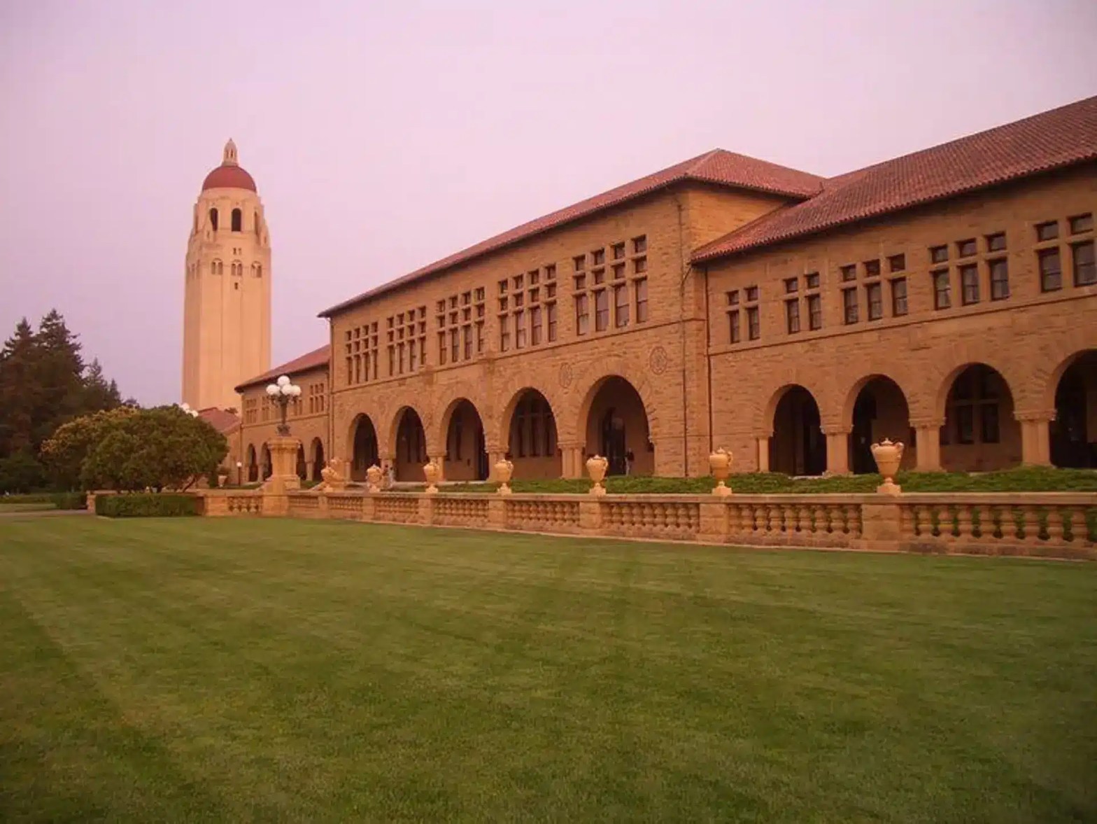 tanford GSB interview – view of Stanford Graduate School of Business campus buildings