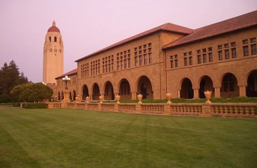 tanford GSB interview – view of Stanford Graduate School of Business campus buildings
