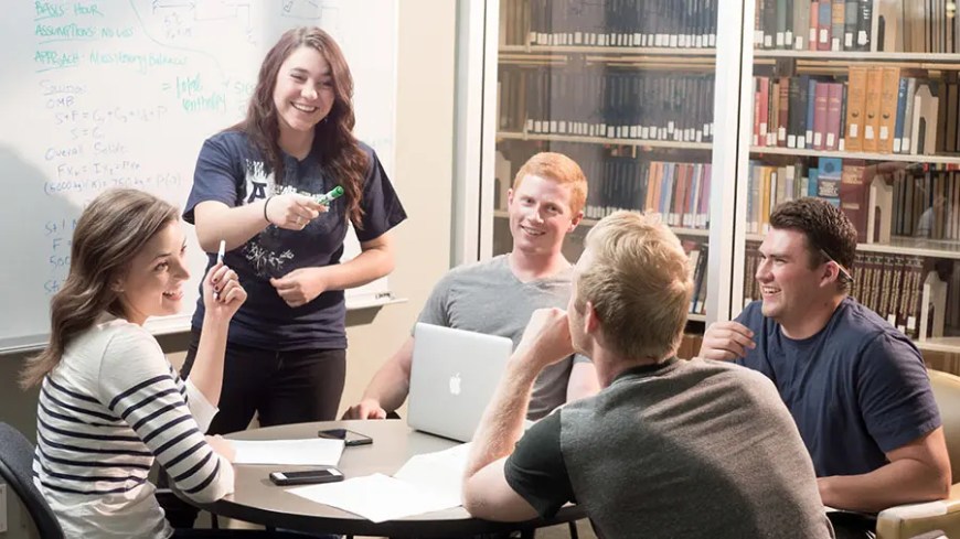 UK PhD vs US PhD comparison showing differences in structure, funding, and admissions