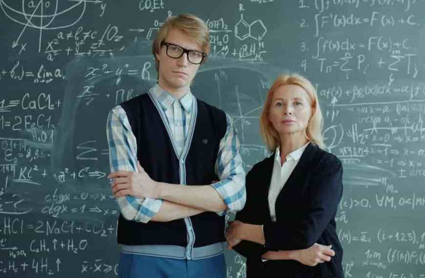 PhD supervisor relationship between a doctoral student and supervisor during an office meeting